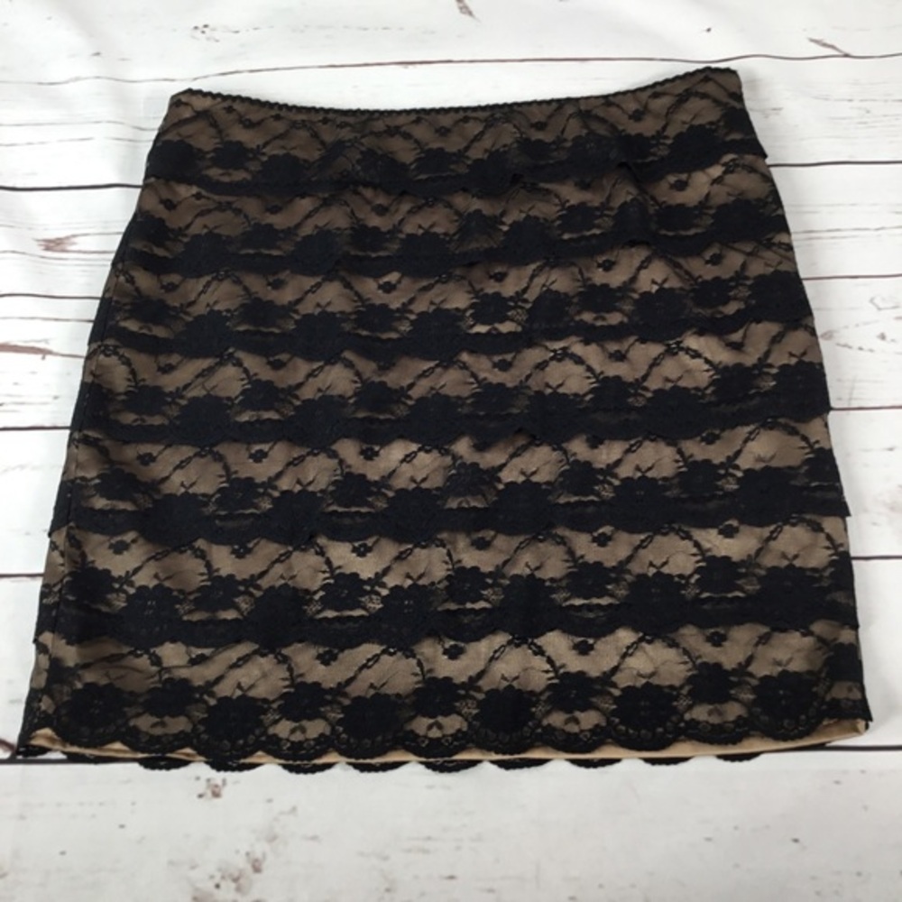 Forever 21 Black Lace & Nude Skirt. Size‎ Medium
